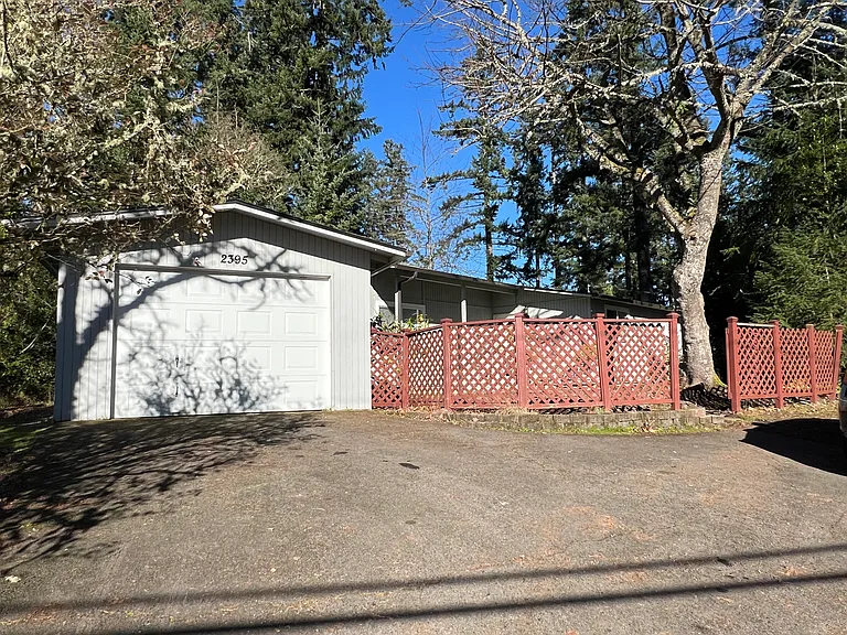 2395 McLean Blvd — Photo 3