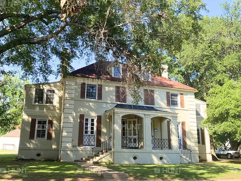 105 Earhart Ave — Photo 1