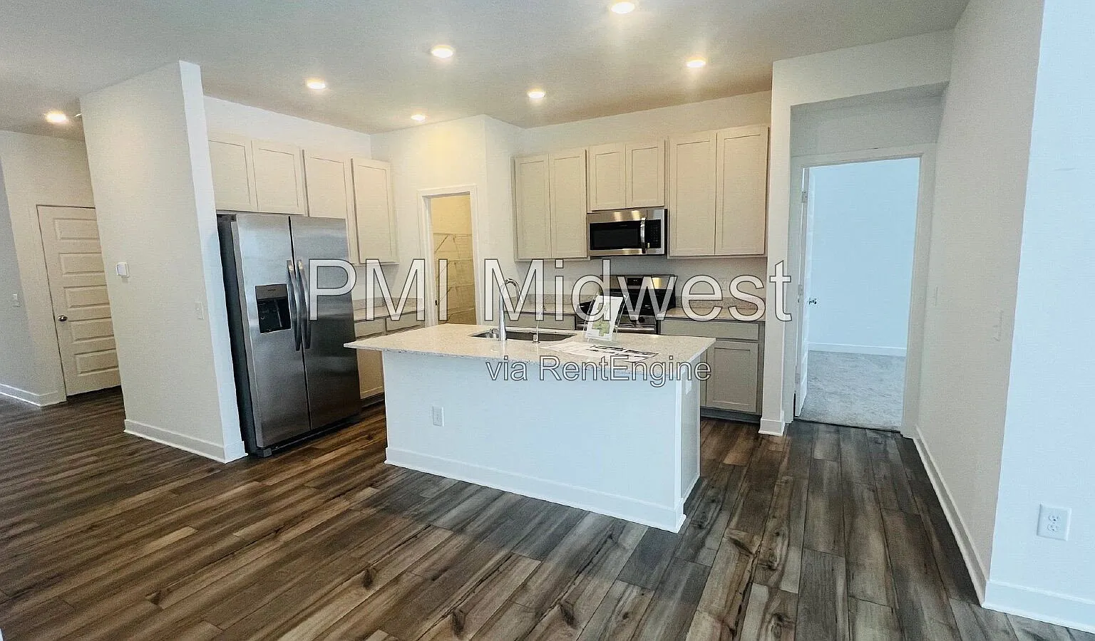 3 bed, 2.0 bath, 1673 sqft, $2,079 — Photo 3