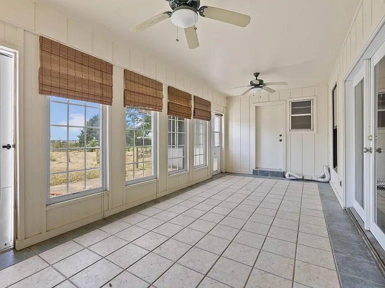 12869 FM 1385 — Photo 29