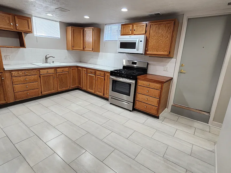 1144 Hazen St SE #B — Photo 5
