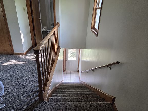 Entrance stairs landing.