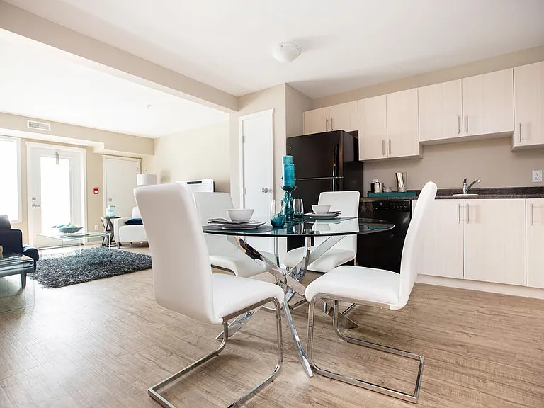 1020 Dufferin Ave E — Photo 9