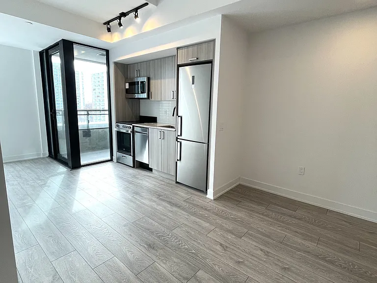 758 Dovercourt Rd #607 — Photo 5