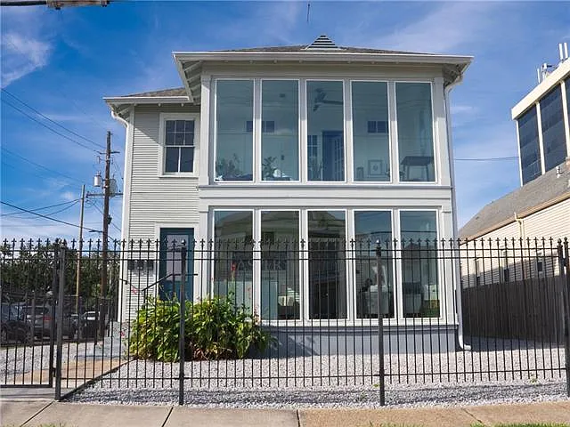 3 bed, 2.0 bath, 2060 sqft, $2,500 — Photo 2