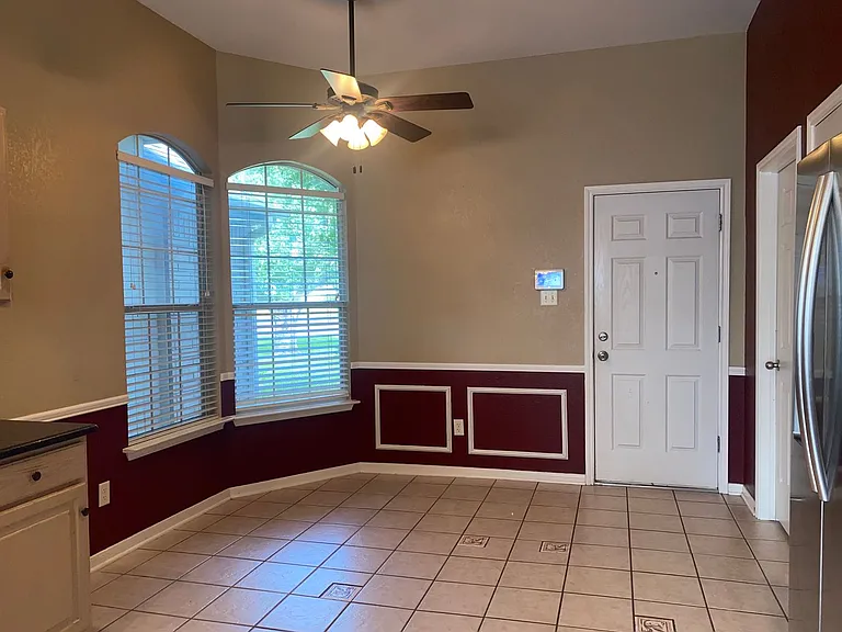 921 Westway Dr — Photo 8