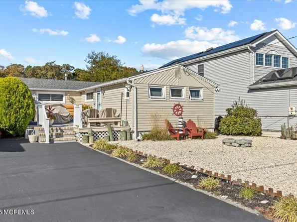 4 Cedarcrest Dr, Toms River, NJ 08753