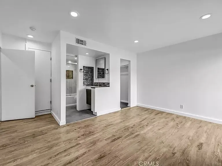 219 N Isabel St #4 — Photo 27