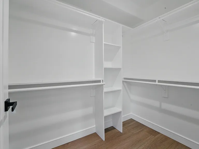 8236 1/2 Blackburn Ave — Photo 23