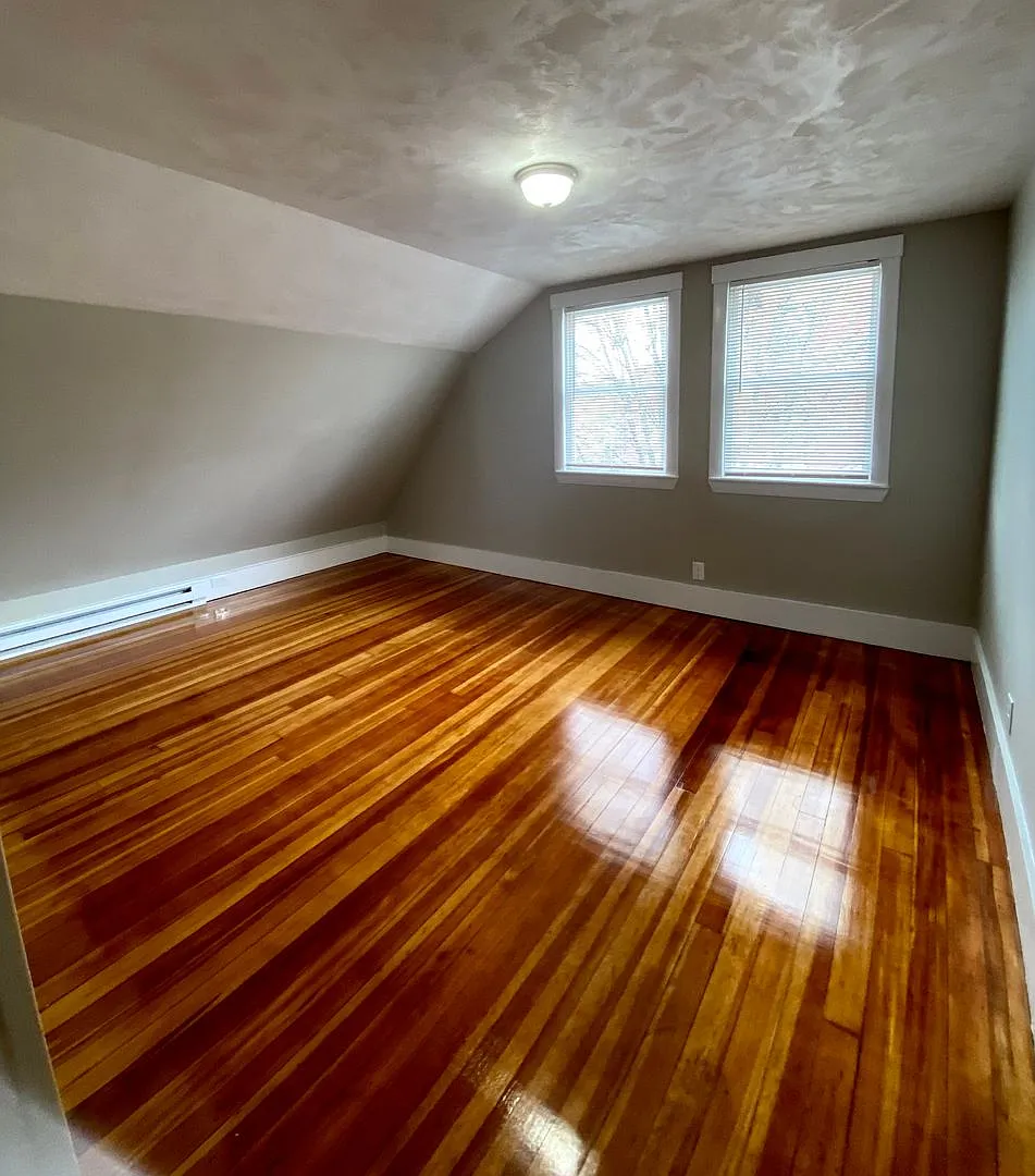 SALEM 3-Bed, 1-Bath — Photo 4