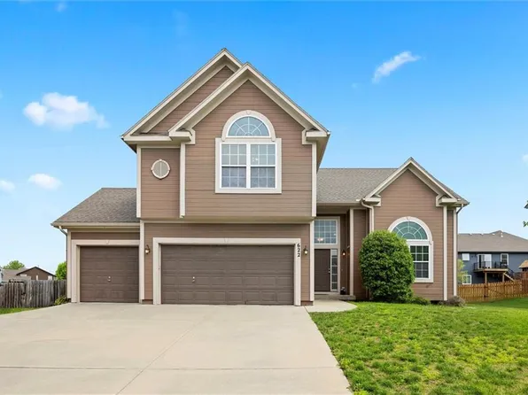 622 E Skylark St, Gardner, KS 66030