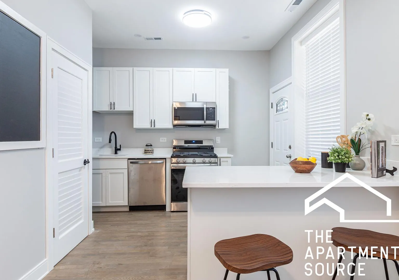 2 bed, 1200 sqft, $3,175 — Photo 1