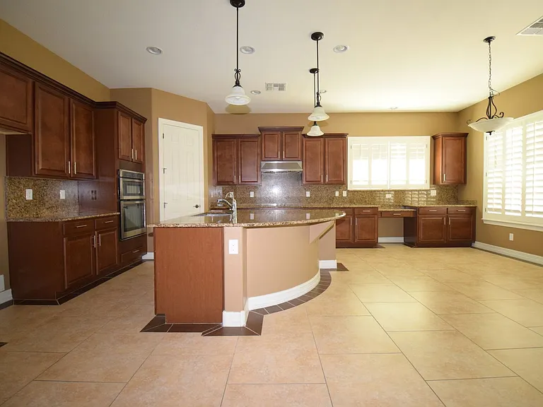 2192 E Coconino Pl — Photo 2
