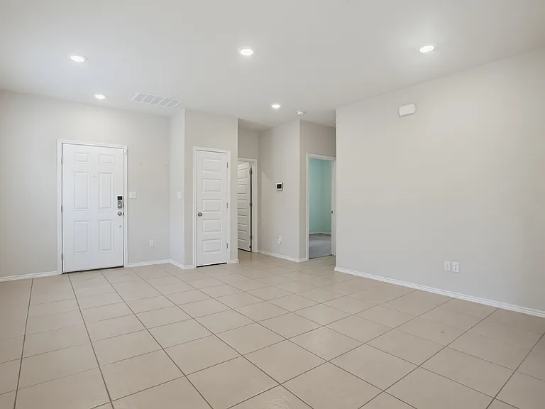 7714 Abbey Pl — Photo 9