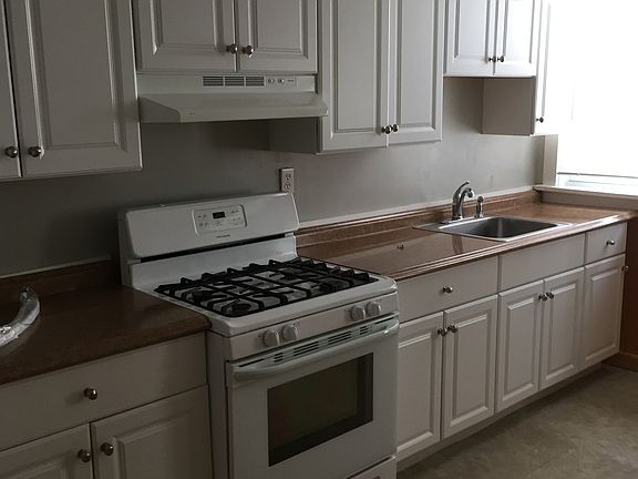 Renovated Eat-in Kitchen