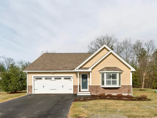 11 Castle Court, Kingston, NH 03848