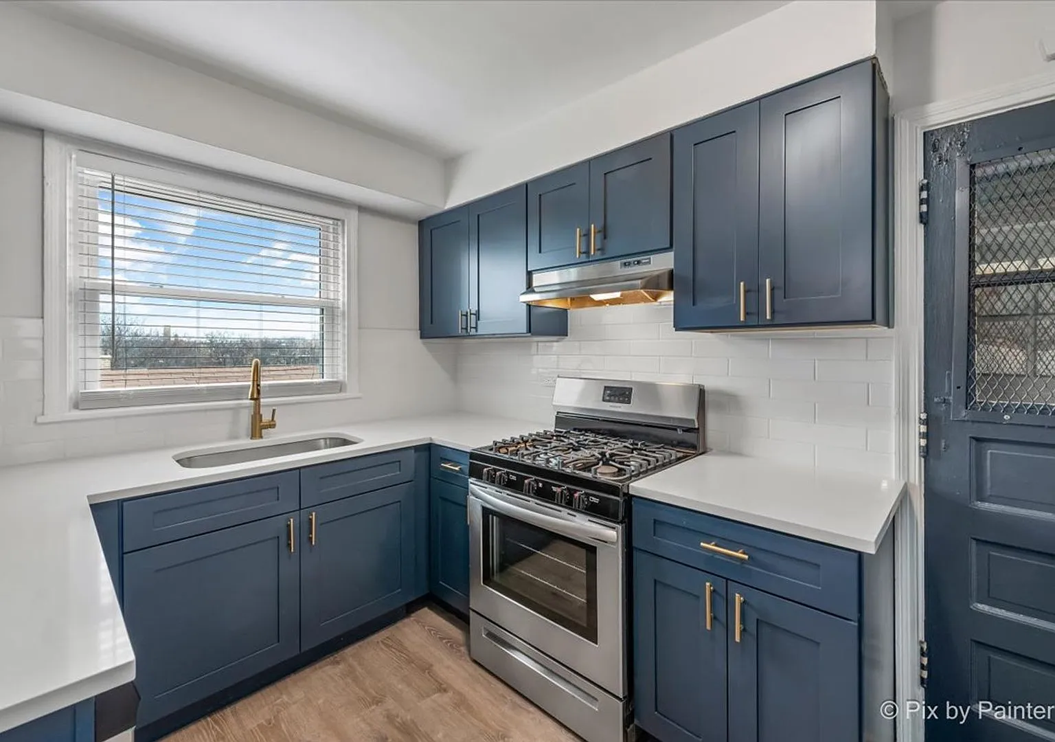 Appealing 2 Bed, 1 Bath at Berwyn + Washtenaw (Budlong Woods) — Photo 1