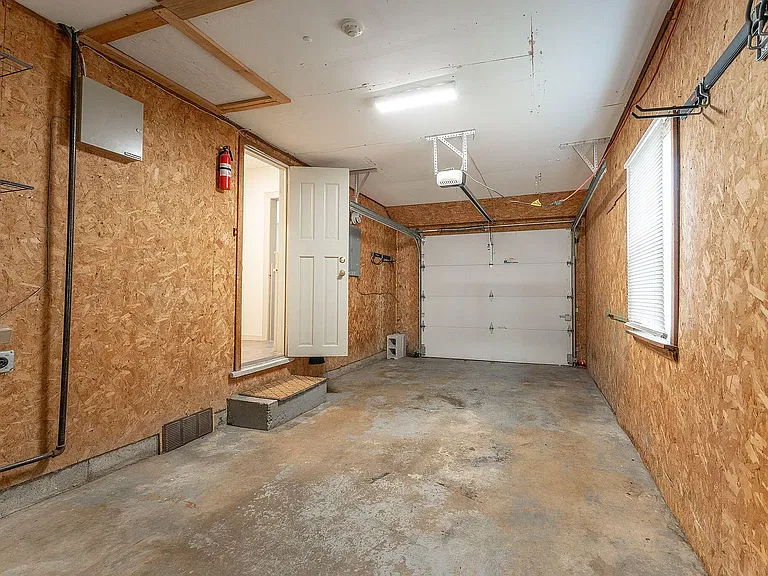 640 S Kentwood Ave — Photo 17
