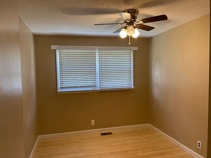 512 Clift Dr — Photo 10