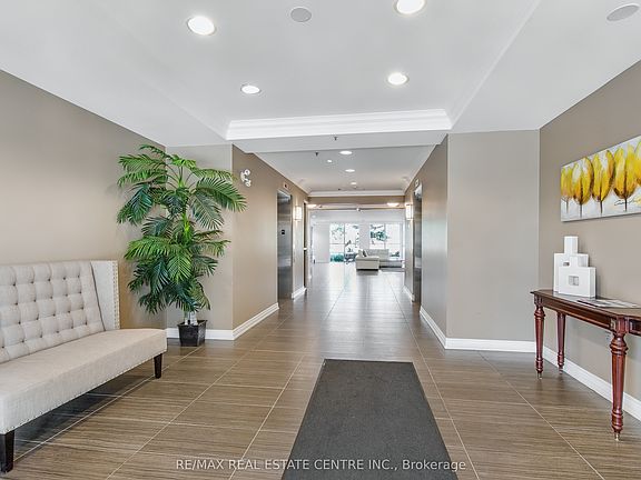 4th image of 1421 Costigan Rd #404