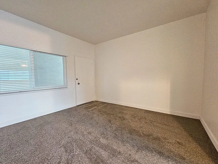 1465 Grand Ave — Photo 25