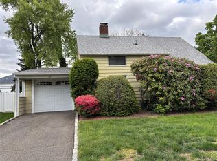 18 Polo Lane, Westbury, NY 11590