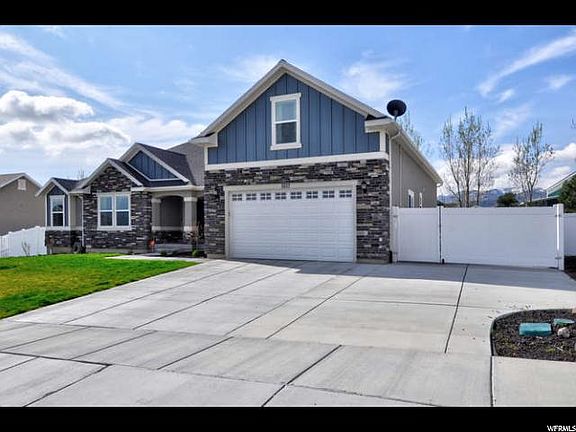 3rd image of 1037 W Mountain Peak Dr