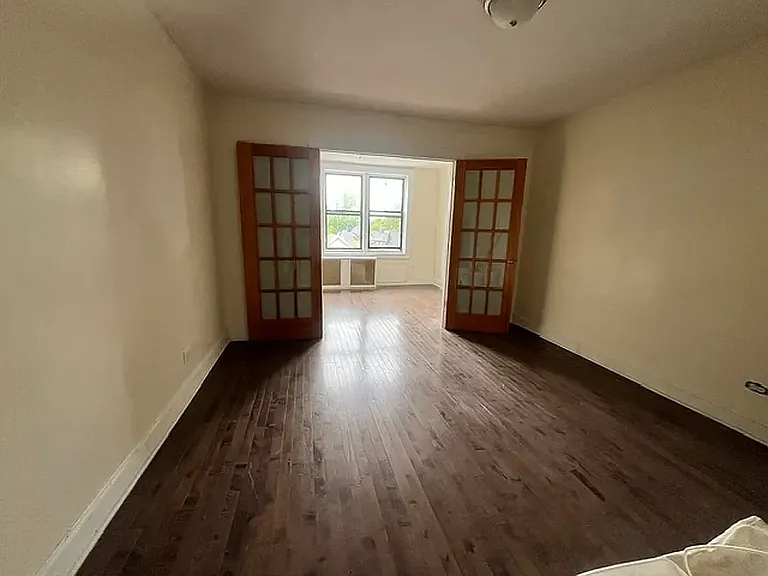 985 Ocean Ave #3A — Photo 3