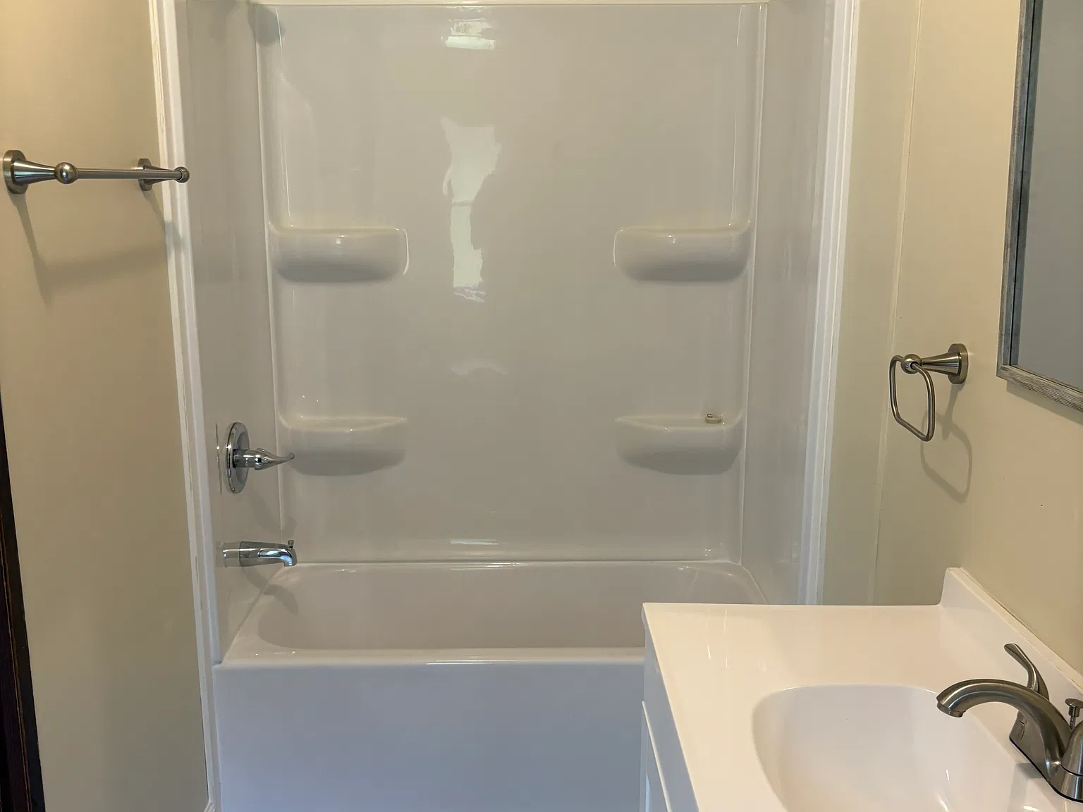 3 bed, 1200 sqft, $1,425 — Photo 2