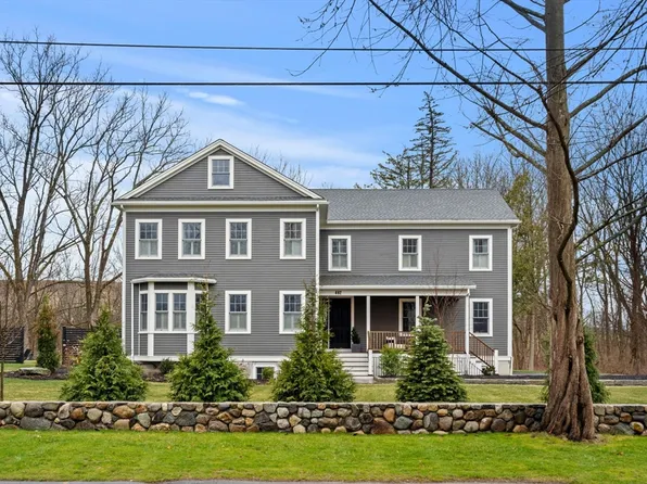 462 Thoreau St, Concord, MA 01742