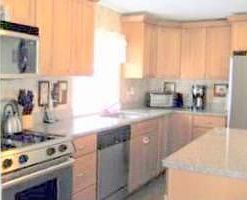 Granite counter & maple cabinets