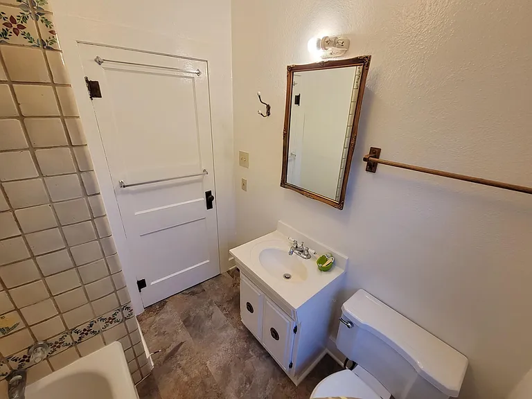 1225 Custer Ave — Photo 11
