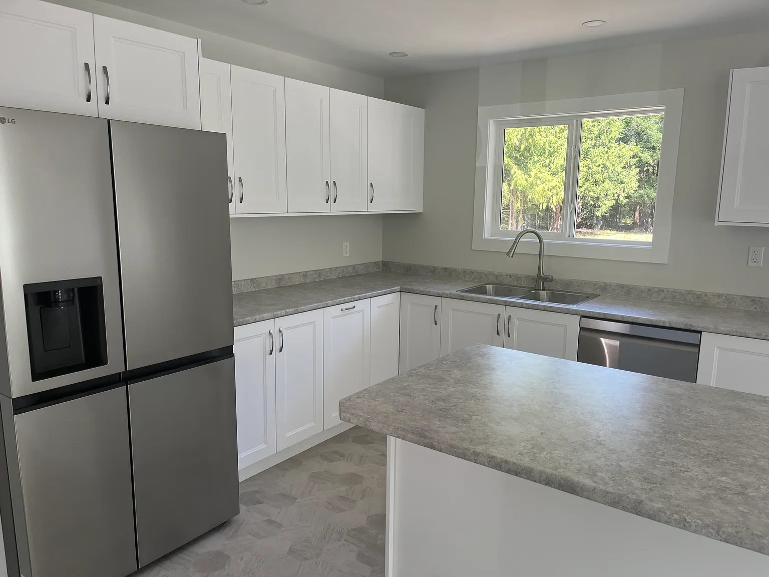 3 bed, 1700 sqft, $3,200 — Photo 2