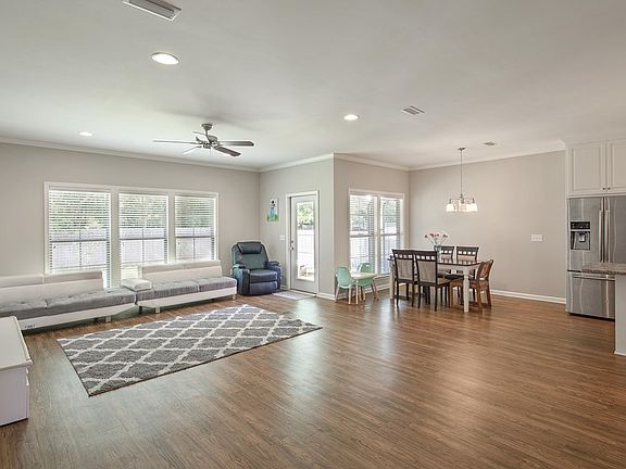 3rd image of 218 Belhaven Dr