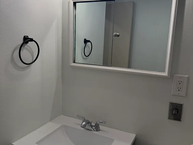 1004 Elm St — Photo 15