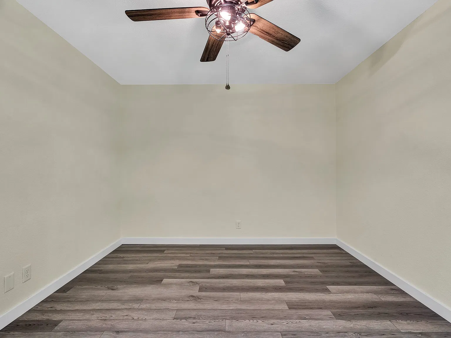 3 bed, 1400 sqft, $2,300 — Photo 2