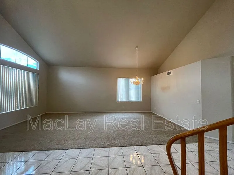 5 bed, 3.0 bath, 3032 sqft, $2,995 — Photo 3