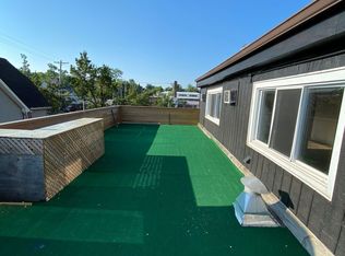 (1 block from Kirkwood) Downtown Penthouse with Rooftop Deck ** AUG 2026**, Bloomington, IN 47408