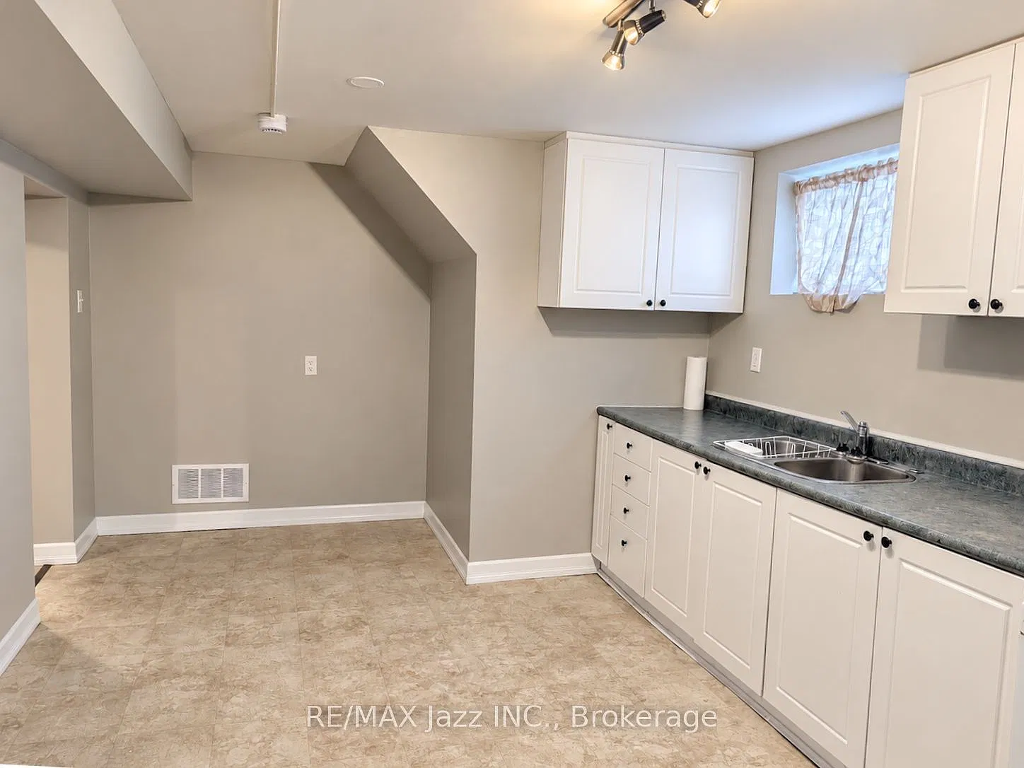 2 bed, $1,525 — Photo 3