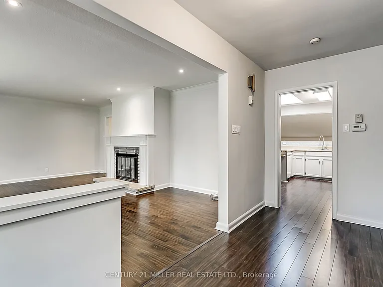 91 Ennisclare Dr E — Photo 3