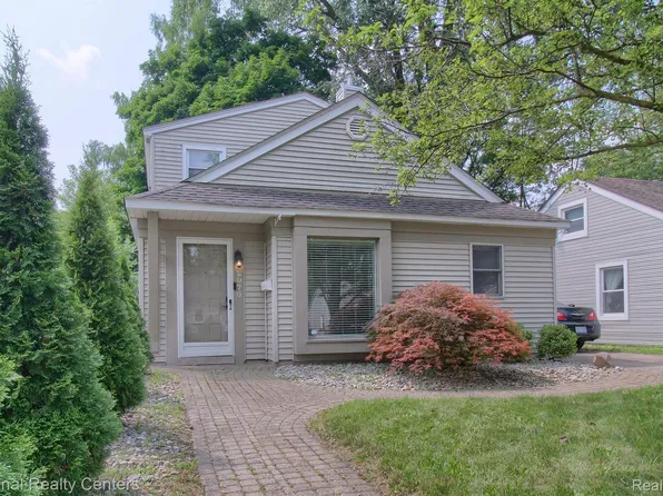 2070 Moorhouse St, Ferndale, MI 48220