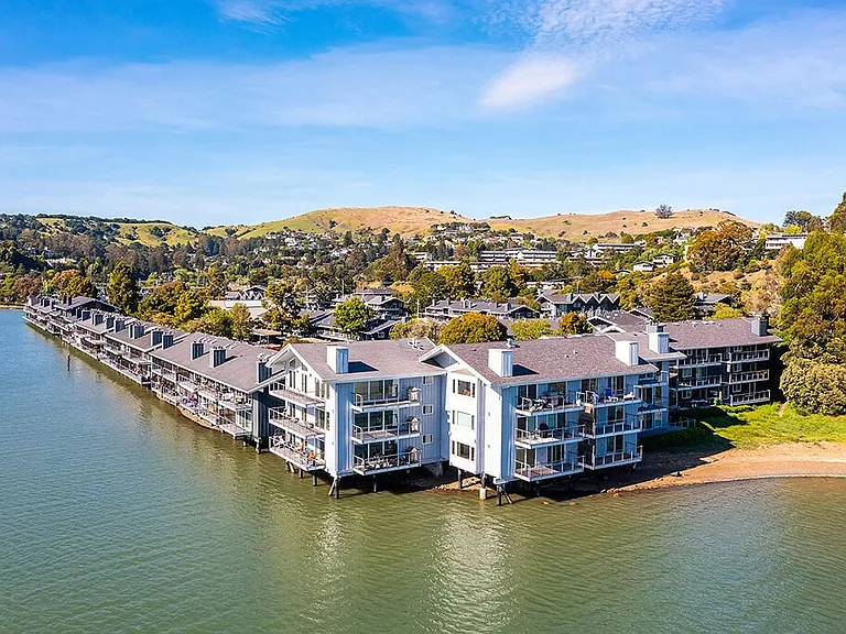 The Cove at Tiburon — Photo 15