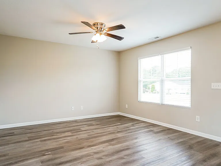 138 Johnston Farms Dr — Photo 4
