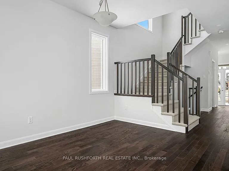 511 Convenire Row — Photo 6