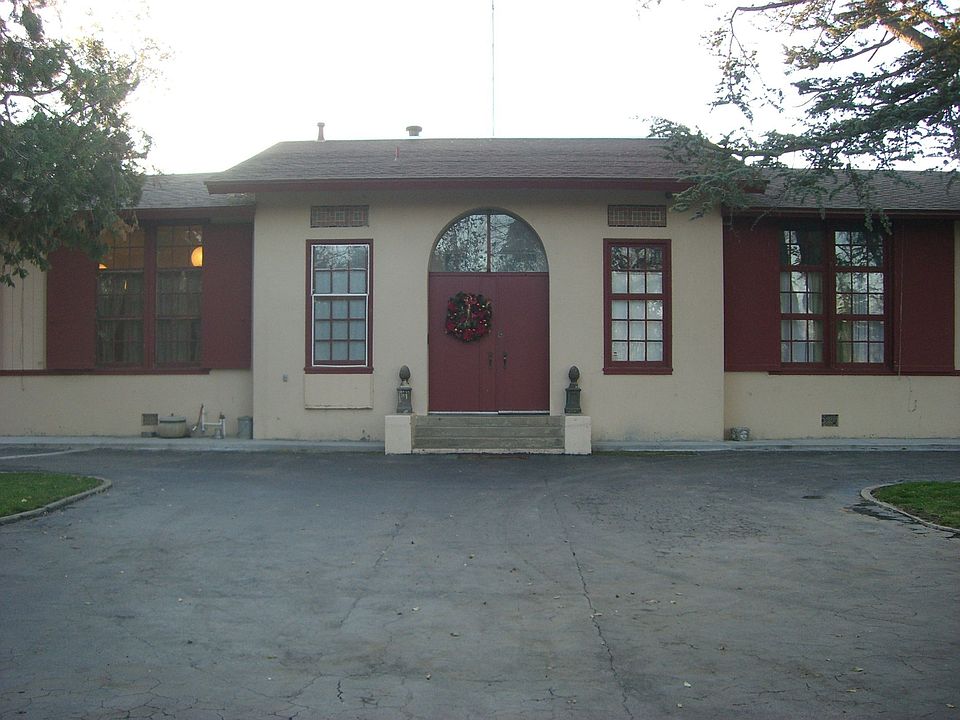 Lovers Ln front view