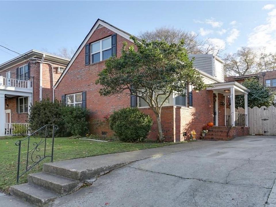 1st image of 827 Harrington Ave #2