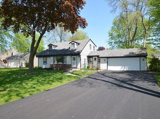 380 Lynnwood Ln, Brookfield, WI 53045
