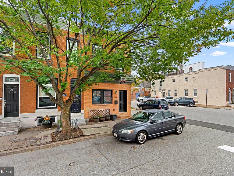 300 S Robinson St — Photo 3