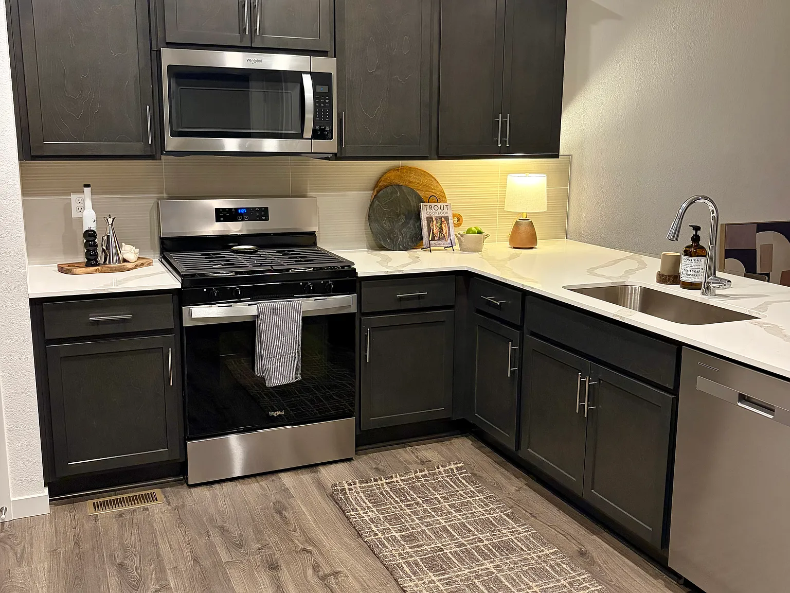 1 bed, 1558 sqft, $1,200 — Photo 2
