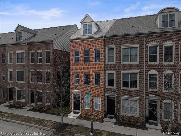 512 Graten St — Photo 5